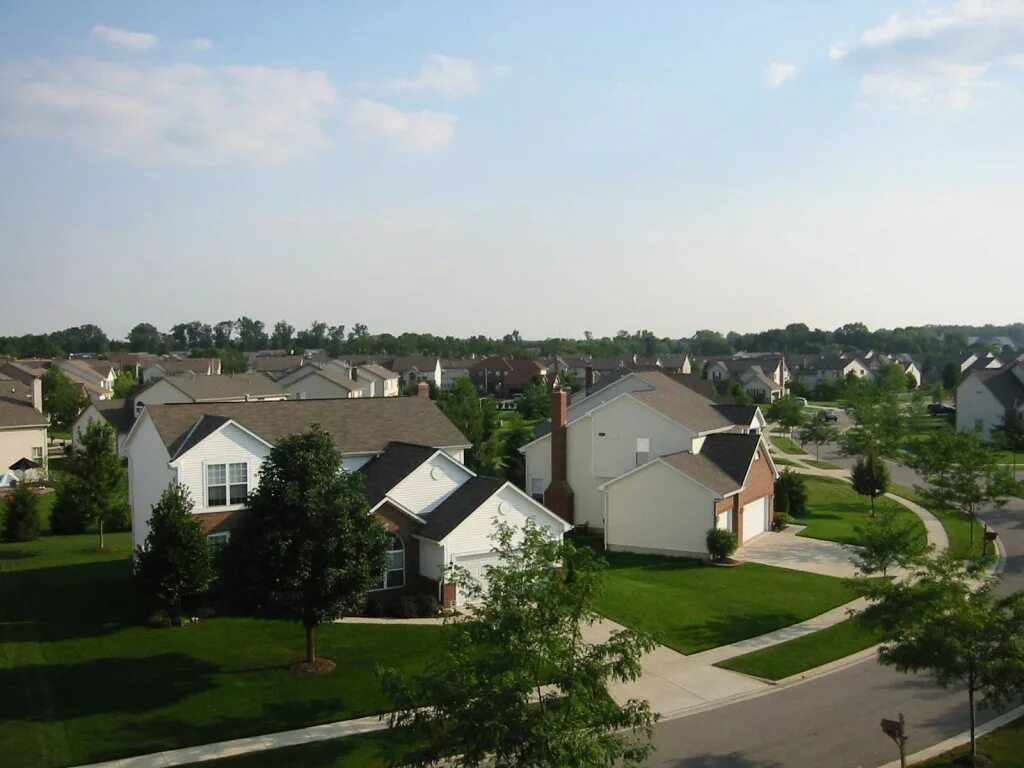 Community also. Дублин пригород домики. House in the suburb. Ohio suburbs. Suburb with the same Houses.