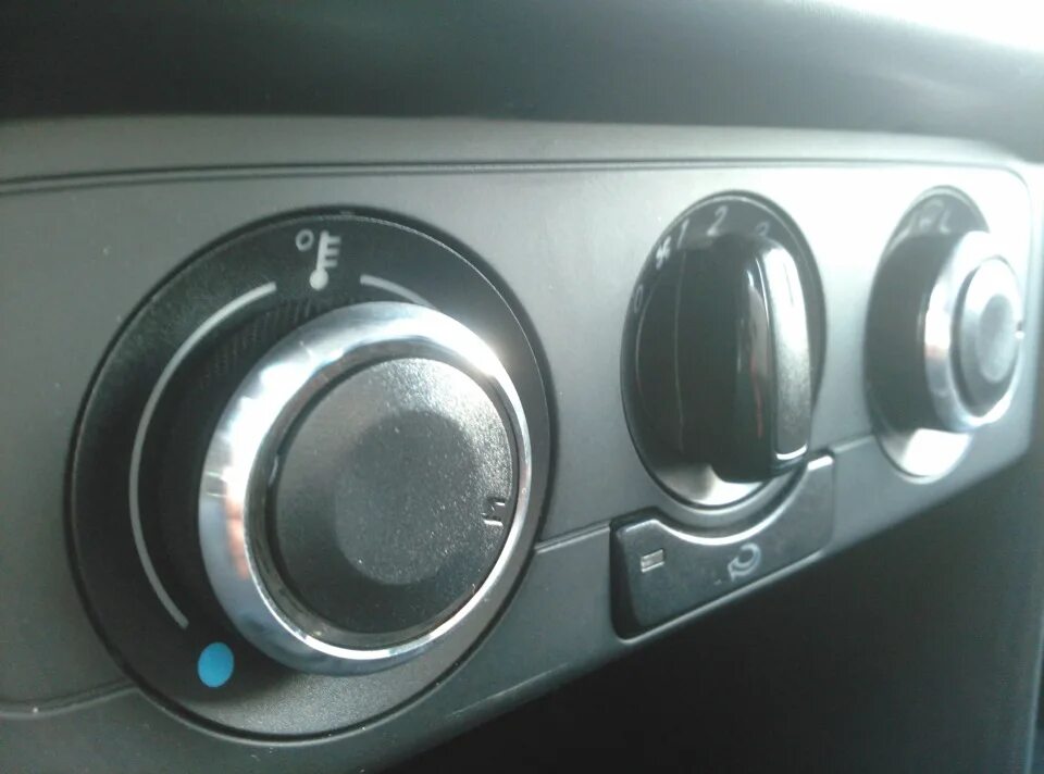 Крутилки на печку - Volkswagen Polo Sedan, 1,6 л, 2012 года аксессуары DRIVE2