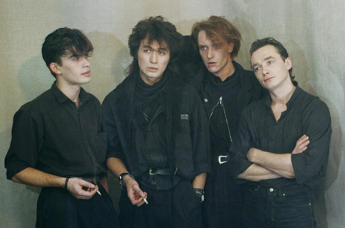 Почему группа. Группа кино цой. группа кино 1986. группа кино юрий каспарян в молодости. виктор цой и его группа.