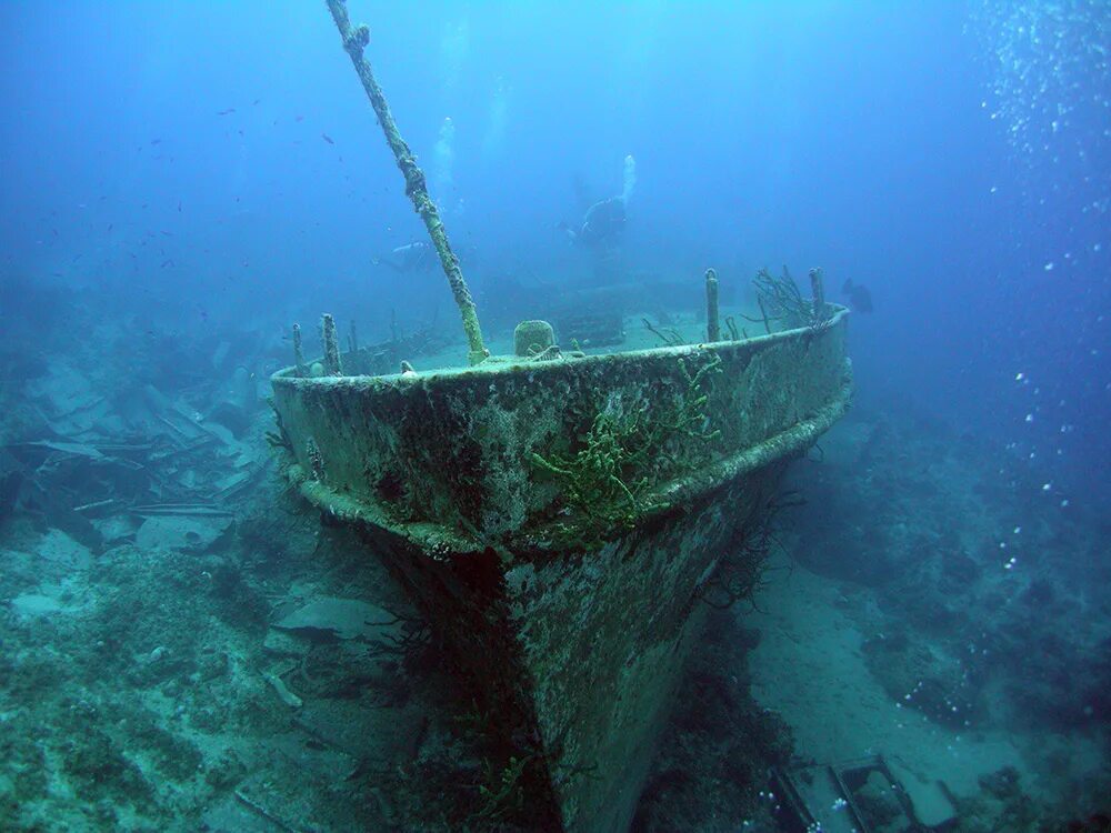 Какой корабль затоплен. Затонувший испанский Галеон Сан Хосе. Оленевка затонувший корабль. Корабли под водой. Старые затонувшие корабли.