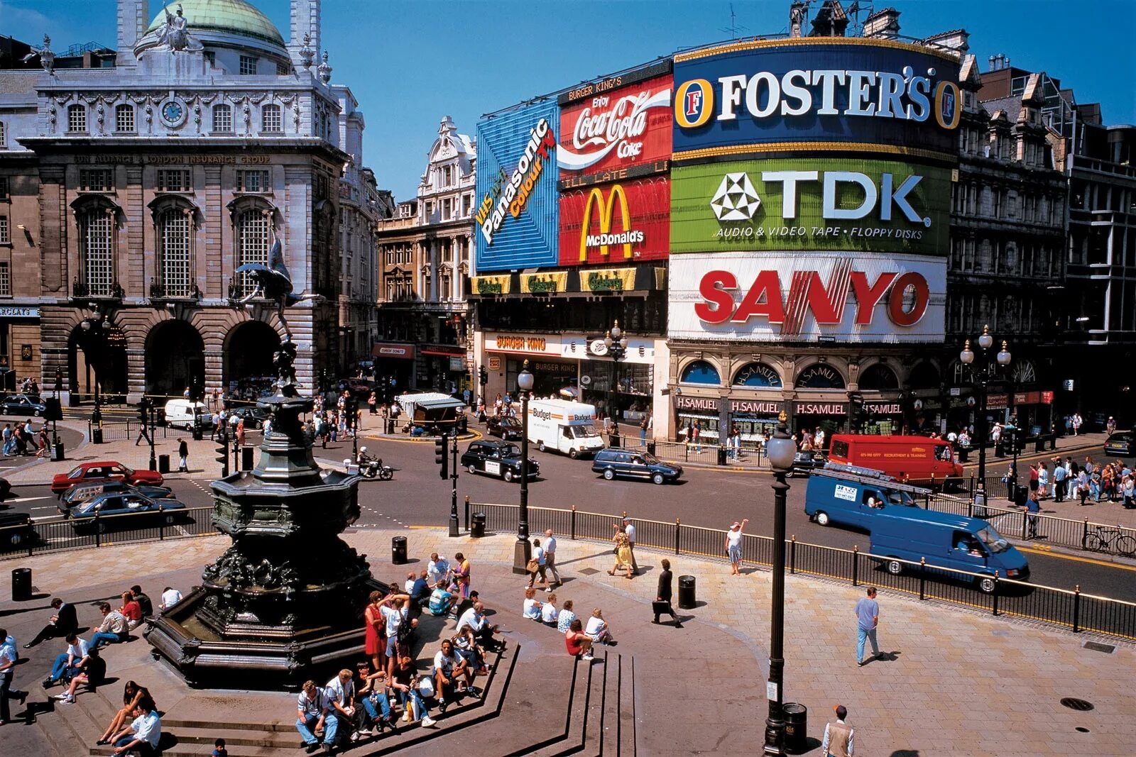 Какой центр лондона. Площадь Пикадилли (Piccadilly Circus). Пикадилли Серкус в Лондоне. Цирк Пикадилли в Лондоне. Пикадилли стрит в Лондоне.