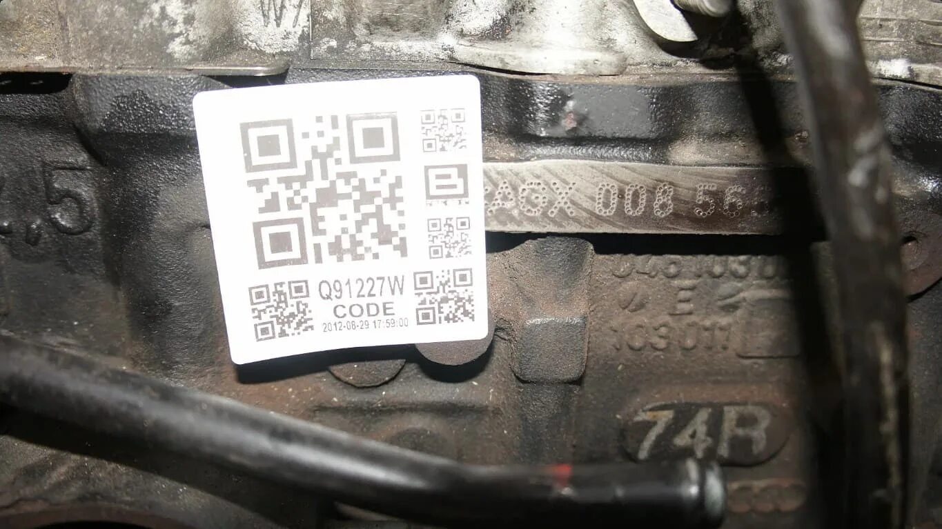 Кадди где находится номер двигателя. Номер двигателя vw passat 2001 1.8. фольксваген 2.4 дизель номер двс. номер двигатель фольксваген 2 литра дизель. номер двигателя на vw transporter 2003 года.