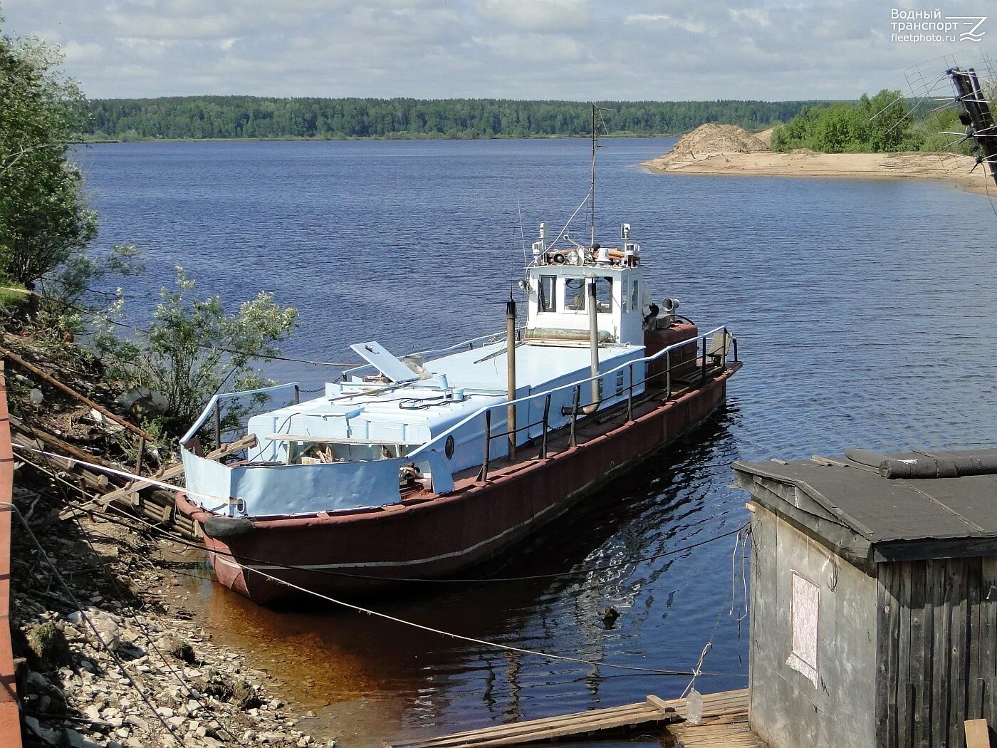 Баржа бн-01. Водный транспорт свердловская. Топаз кама. Танкер кама архангельск. Круизный теплоход рылеев.