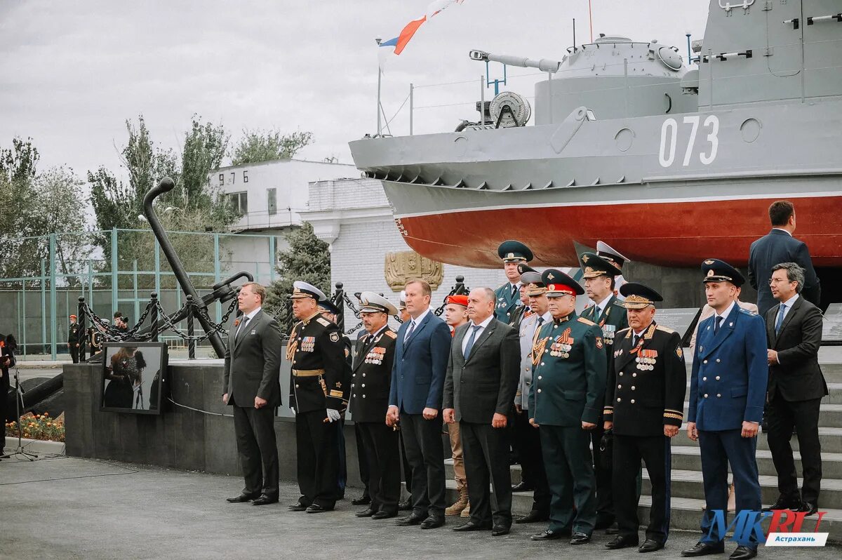 Парад вмф в астрахани 2022. День вмф астрахань. 9 мая моряки. Вмф астрахань 2021. Моряки астрахани.