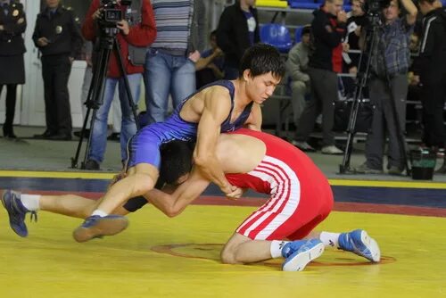 Сергей оршуш связной. Борцы сибири фото. Борцы агинское. Борьба дом. Школа олимпийского резерва по вольной борьбе.