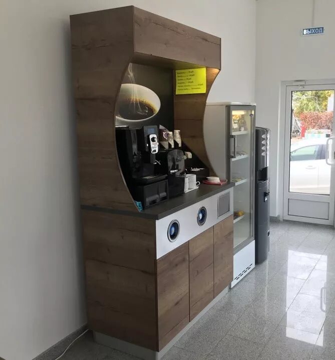 Кровать в нише комнаты. Кровать подиум в нише. Полка под кофемашину на кухне. Кальянная комната интерьер. Для него отдельное место в.