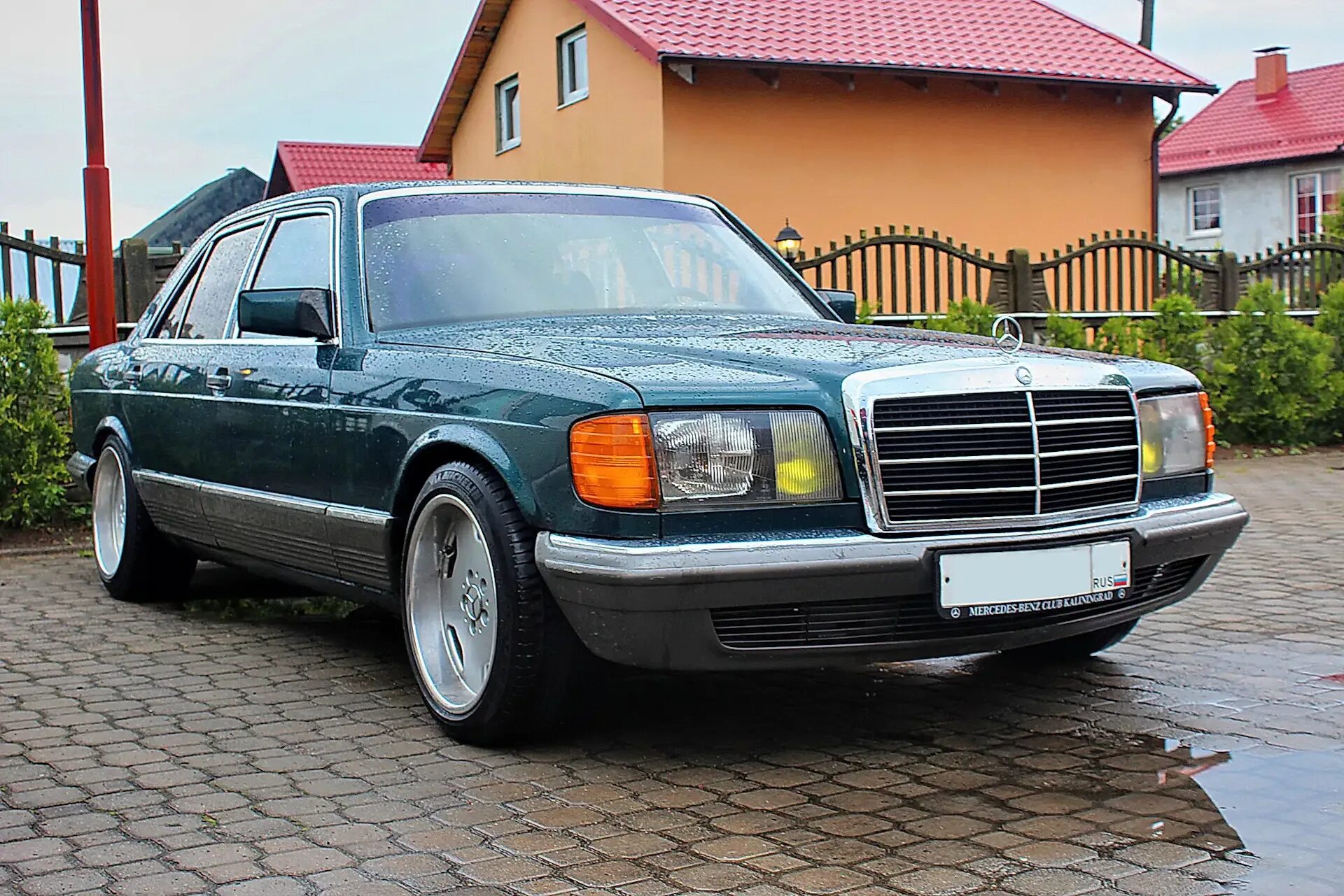 Старый мерседес фото. Mercedes w126. Мерседес Бенц 126. Мерседес Бенц дипломат 126. Mercedes-Benz w126.