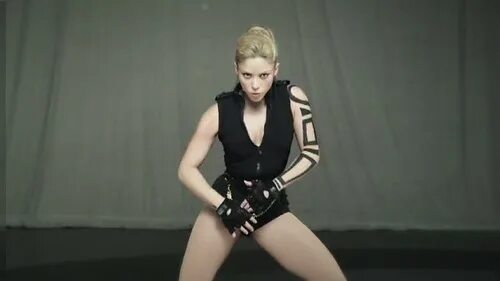 Песня give it up to me. Give it up to me Шакира. Шакира клип с роботом. Give it up Shakira. Шакира Live she Wolf.