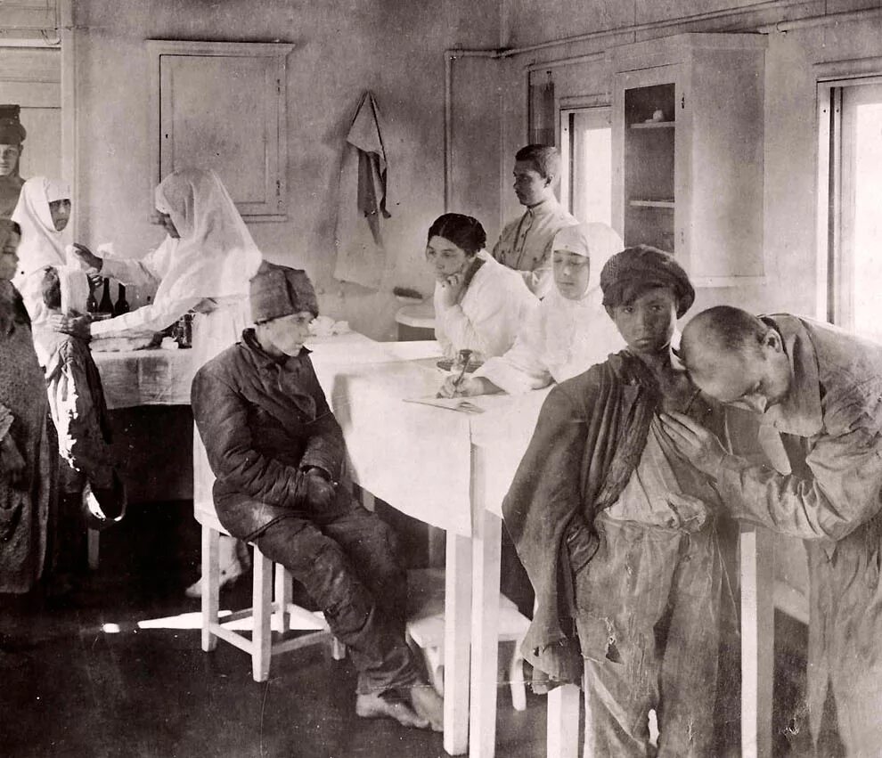 Медицина 30 годов. Голодающие Поволжья 1921 год.