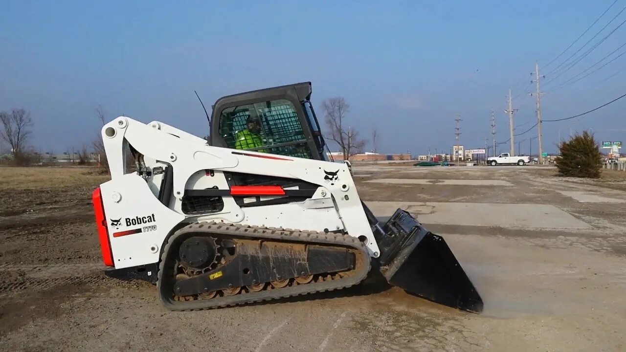 Погрузчик bobcat характеристика. Bobcat t770. Bobcat 770. Бобкэт гусеничный т770. Погрузчик Bobcat 770.