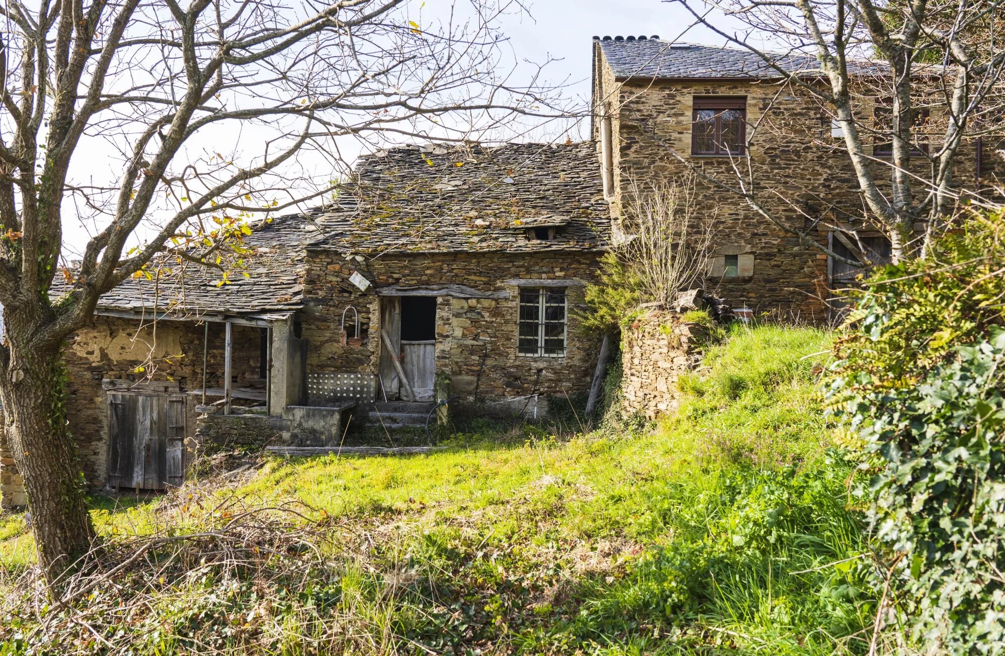 Abandoned village. Заброшенные деревни Испании. Деревня Асередо испанская призрак. Назия — деревня-призрак. Норфолк деревня.