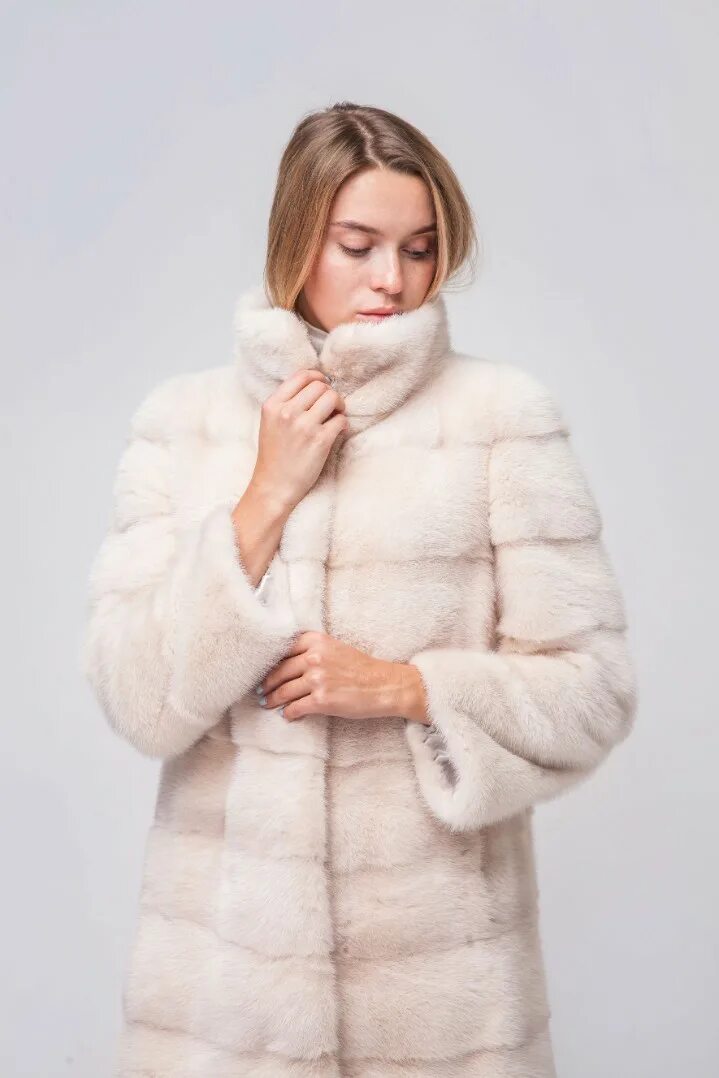 Светлая норка с капюшоном. Шуба из светлой норки с капюшоном. Шуба короткая светлая. Шуба норковая светлая. Шуба светлая.
