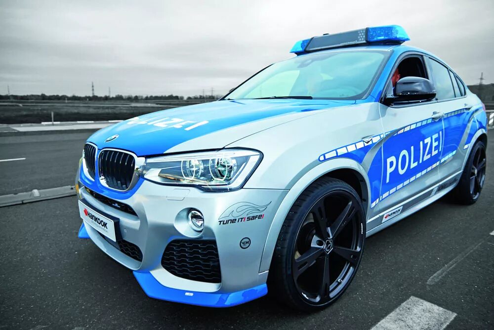 Синяя полицейская машина. BMW x5m Police. BMW x6 m ДПС. BMW x6 Police. BMW x6 Polizei.