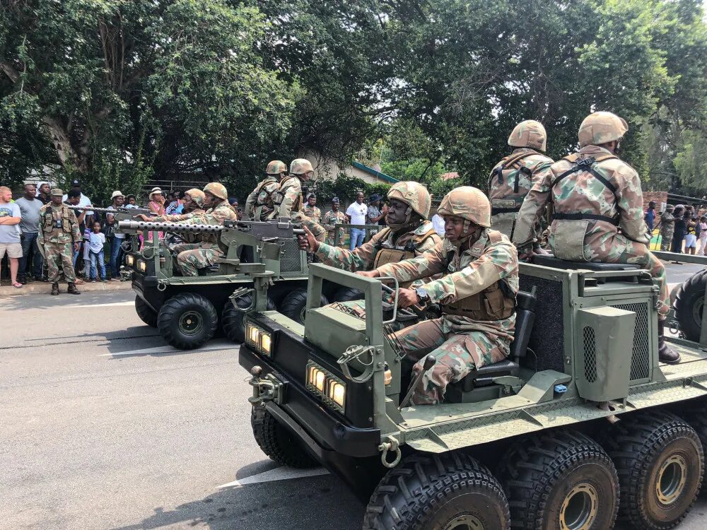 Кубинские военные. ВПК ЮАР. Вооруженные силы ЮАР. Армия Кубы. Армия ЮАР.