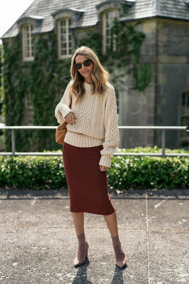 юбка карандаш и свитер оверсайз. свитер с юбкой карандаш. свитер с юбкой карандаш. образ юбка и свитер. джемпер с юбкой карандаш.