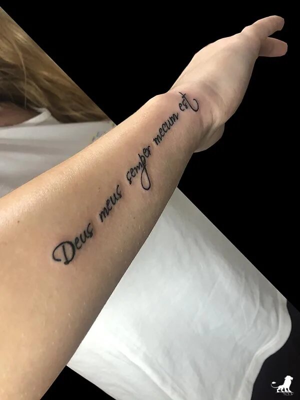 Vive ut vivas тату эскиз. Vive ut vivas тату на руке. Надпись vive ut vivas тату на руке. Татуировки надписи на латыни. Тату надпись viva la vida.