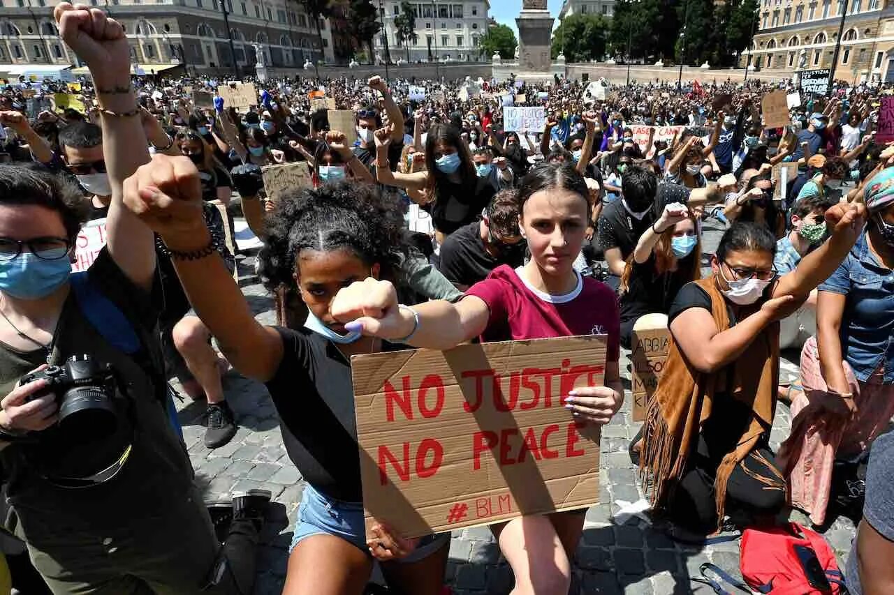 Студенческие протесты в Италии. Протест в Италии иммигранты. Протесты в Италии 2023 Россия. Коллективный протест.