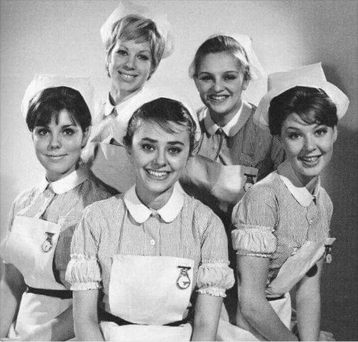Школа медсестер. Nurse uniform 1960s. British nurses in 1960s. 1960 Их форма одежда в школе интернате. Swiss nurse 1960.