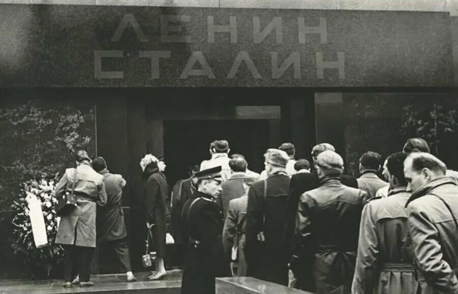 5 октября 1961. Похороны Сталина Бальтерманц. Разоблачение культа личности Сталина фото. Итон разоблачение культа Сталина.