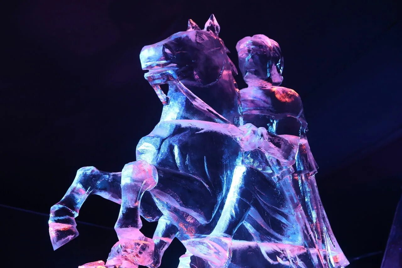 Фестиваль ледовых скульптур кроншлед. Скульптуры из льда в Питере. Кронштадт ледяные фигуры. Ледяные скульптуры в Кронштадте.