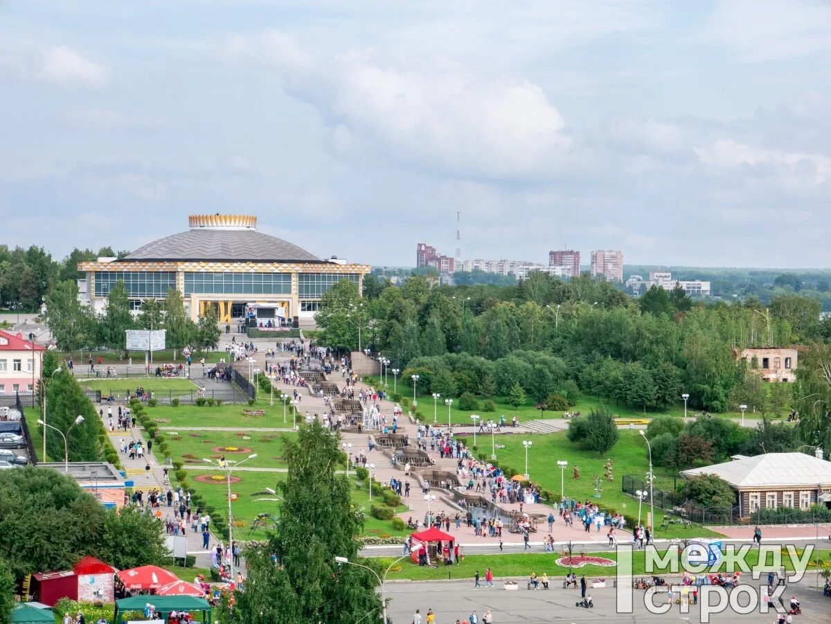 Сколько человек в нижнем тагиле. Нижний Тагил фото города 2022. Драмтеатр Нижний Тагил день города 2022. Нижний Тагил туризм. Нижний Тагил фото города 2022 года.