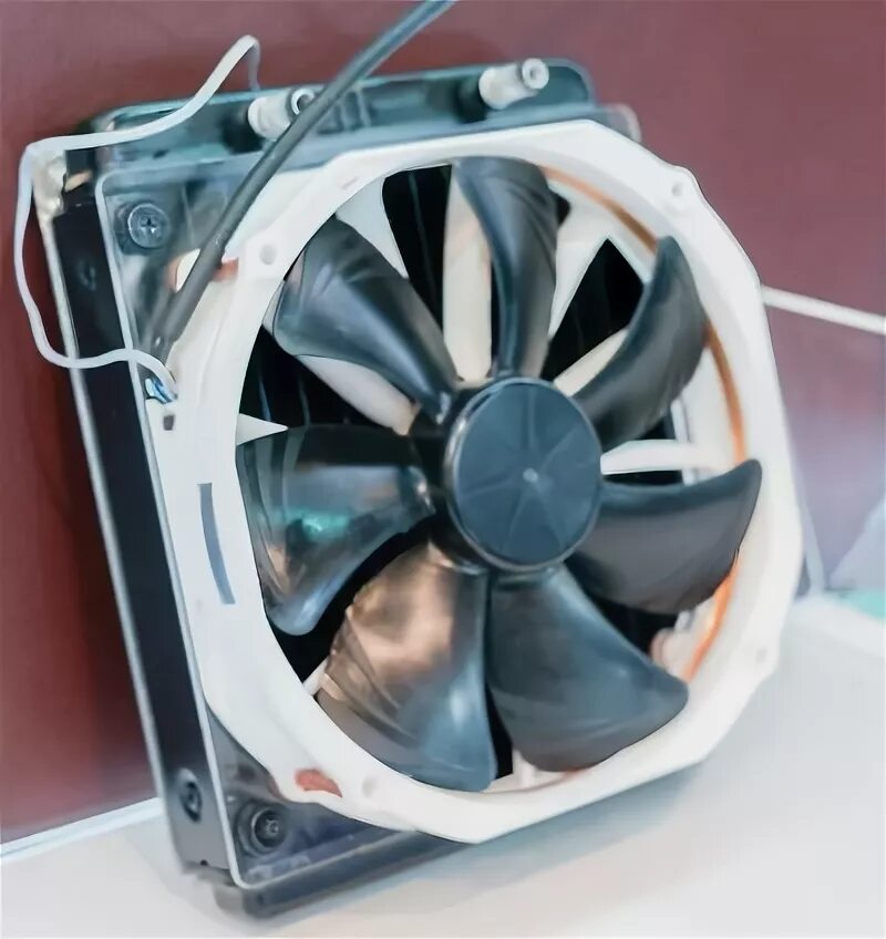 Вентилятор издает звуки. Airsonic 838 вентиляторы. Кулер термалтейк с вентилятором внутри. Венти. Cooler master 9 лопастей.