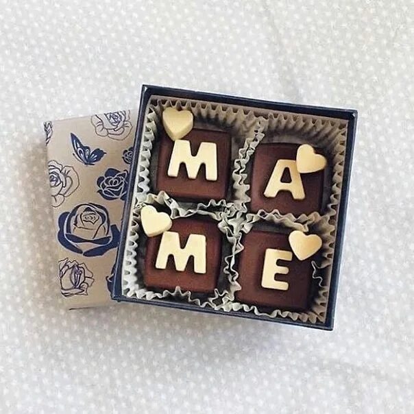 Шоколад мама. Шоколадные кубики с буквами. Шоколадные конфеты с буквами. Шоколадный набор для мамы. Наборы с шоколадными буквами.
