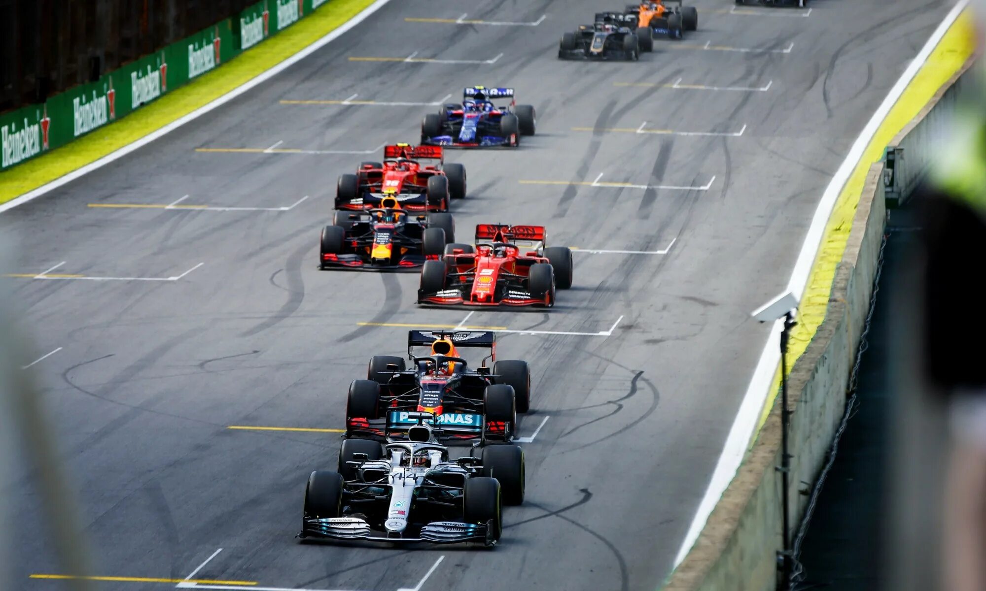 Формула 1 старт. Интерлагос трасса f1. Гонка формула 1. F1 Mercedes 2022 Brazilian GP. Формула 1 Сочи 2021.