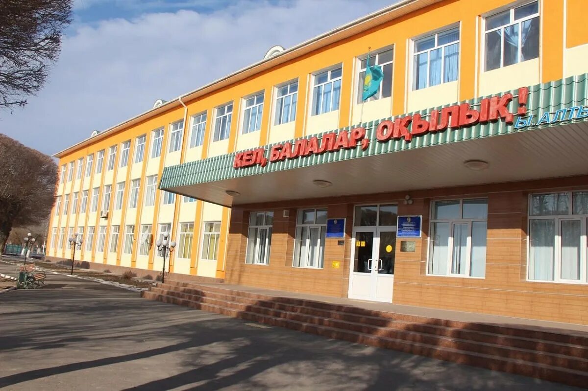 Номера школ казахстана. Сельская школа Казахстан. Сельская школа. Школы в Казахстане. Казахская школа здание.