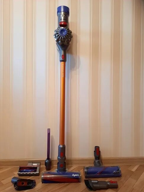 Пылесос Dyson v8 absolute. Пылесос Dyson v8 absolute - 583 USDT. Стойка для вертикального пылесоса. Лайфхак для вертикального пылесоса. Вертикальный пылесос dyson v8