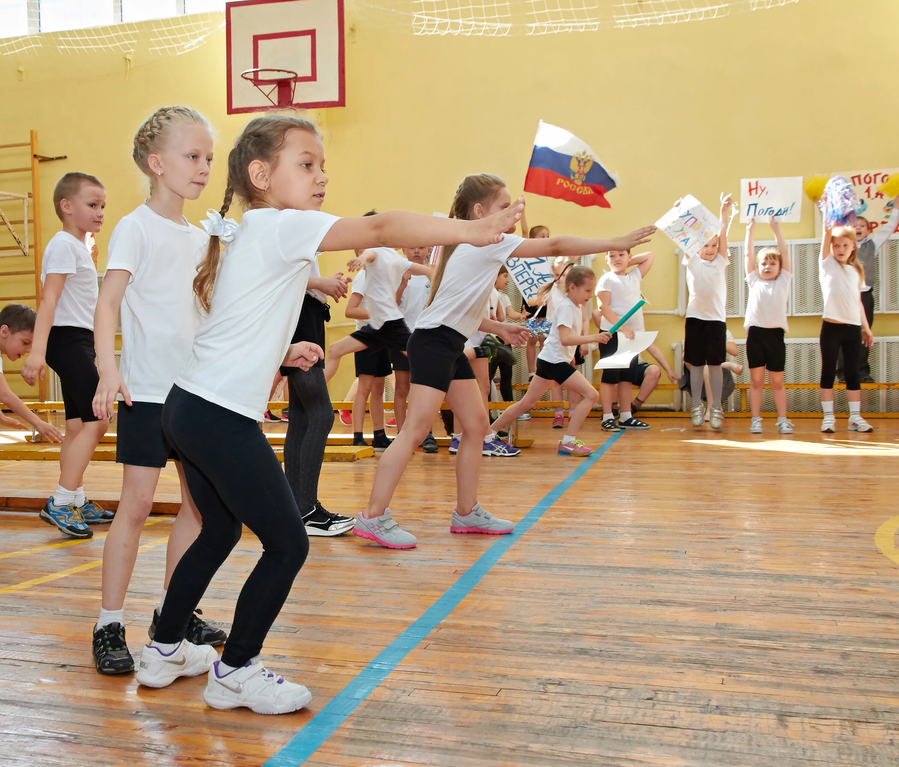 Спортивные школы свердловской области. Спортивные состязания в школе. Школьные спортивные соревнования. Спорт соревнования в школе. Спортивные мероприятия и соревнования в спортивной школе.