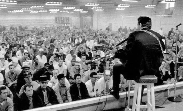 Cash johnny "at folsom prison". Cash folsom. At folsom prison джонни кэш. Johnny cash prison. Лютер перкинс.