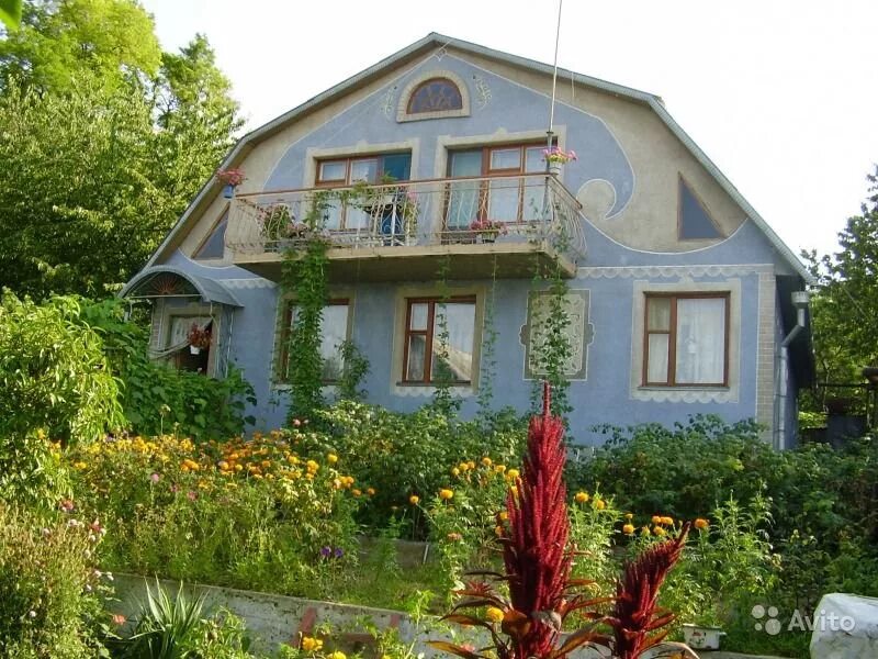 Авито в крыму частные. Дом в крыму. 2 этажный дом в крыму. коттедж в севастополе. дом в крыму в севастополе.