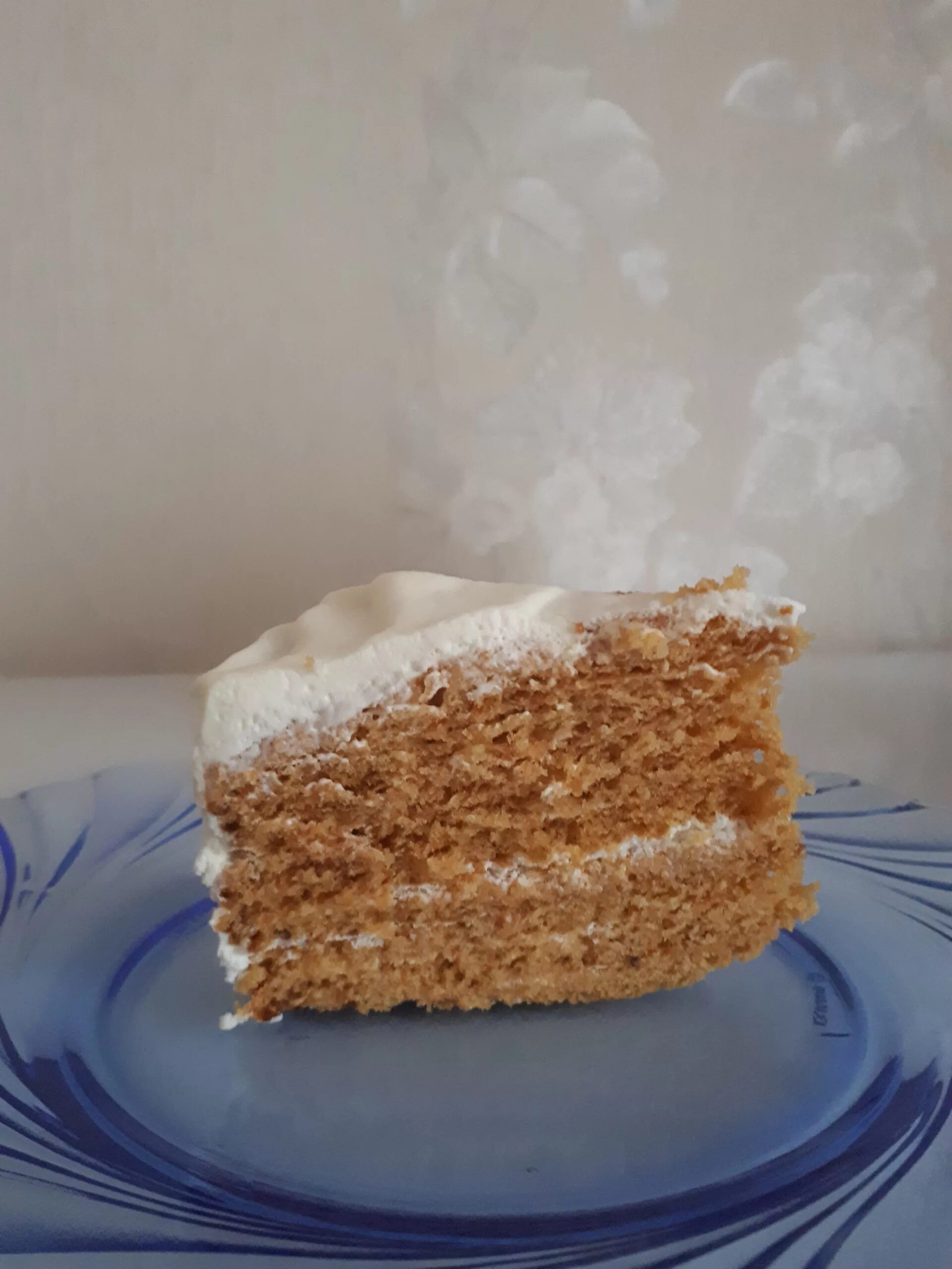 торт молочная девочка с карамелью. молочная девочка с карамелью. молочная девочка с карамелью. медовик в разрезе. молочная девочка с карамелью.