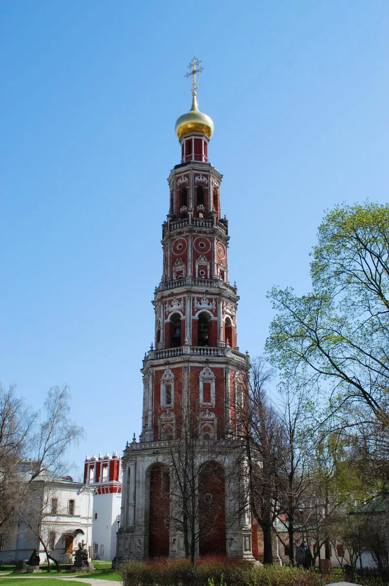 Колокольня новодевичьего. Колокольня новодевичьего монастыря в москве. колокольня московского новодевичьего монастыря (1690. многоярусная колокольня новодевичьего монастыря. колокольня новодевичьего монастыря 17 век.