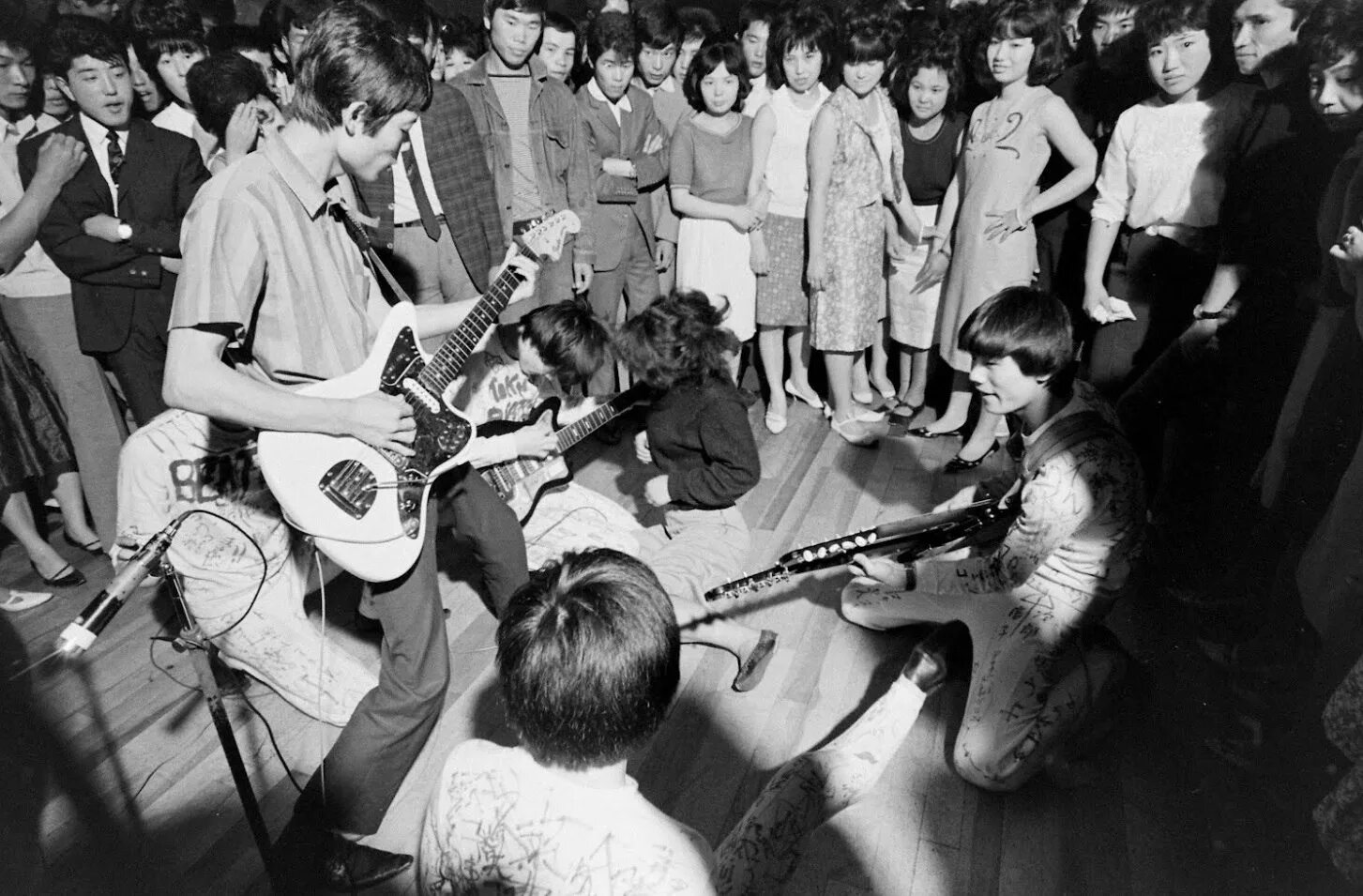 Группы 60 г. Японии 60е- 70е. Япония в 70-е. Японские электрогитары 70х 80х. Культура 60-х.