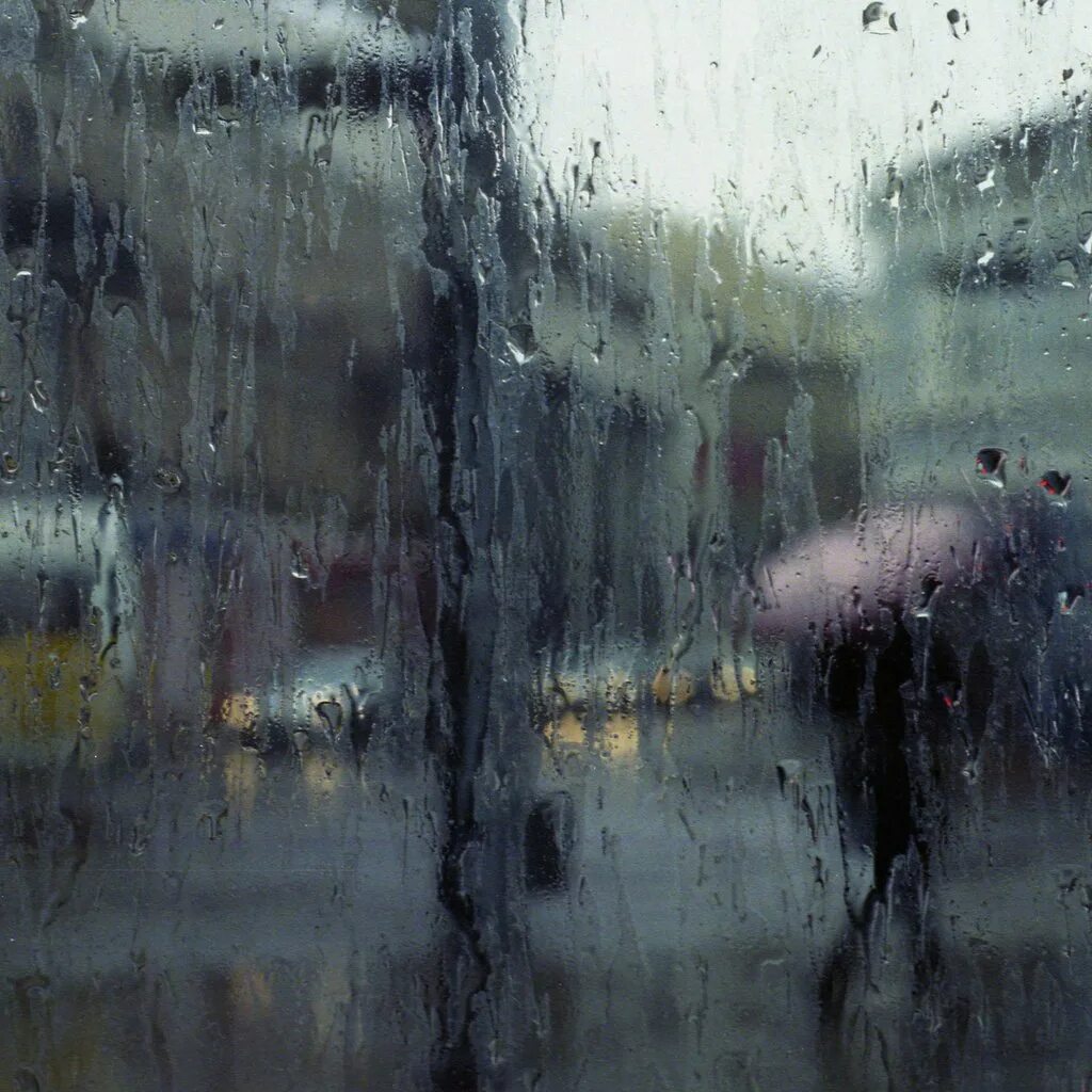 Песня по стеклу дождями. Дождь по стеклу. Огни город дождь стекло. Москва-Сити за стеклом дождь. Фото с большим разрешением дождь.