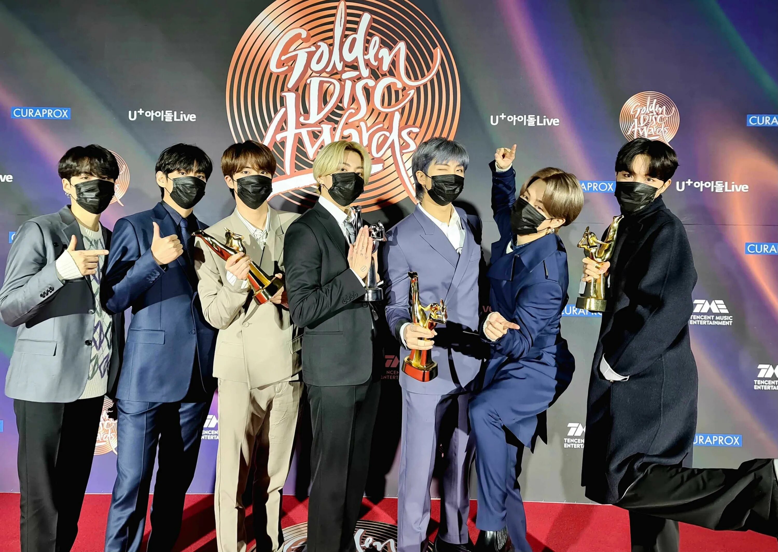 Golden Disk Awards 2021 BTS. БТС на церемонии Грэмми 2021. БТС на премии Грэмми 2021. БТС 2021 награждение.