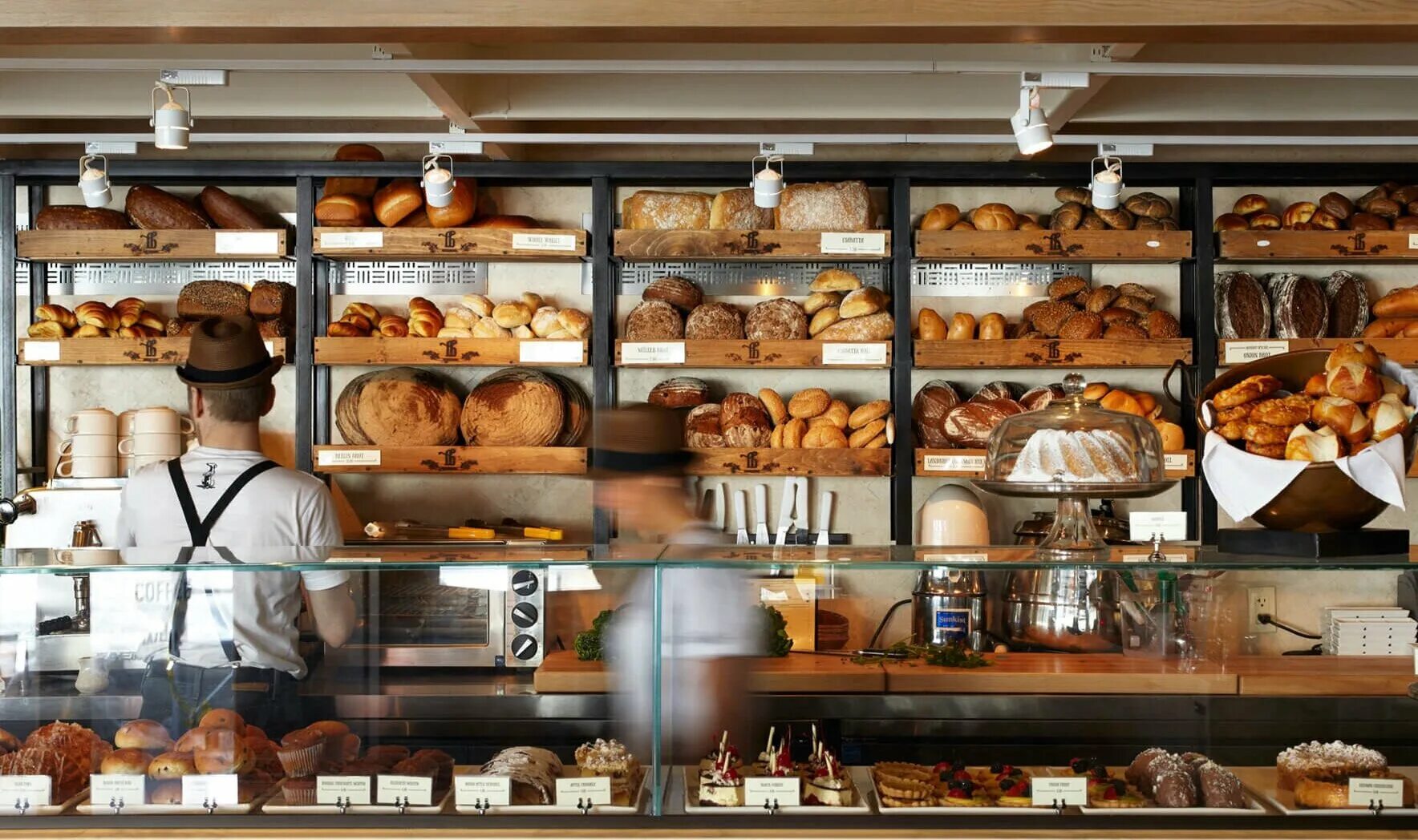 Пекарь кондитер. Пекарь. Требуется пекарь в пекарню. Хлебобулочные изделия пекарня. Пекарь.