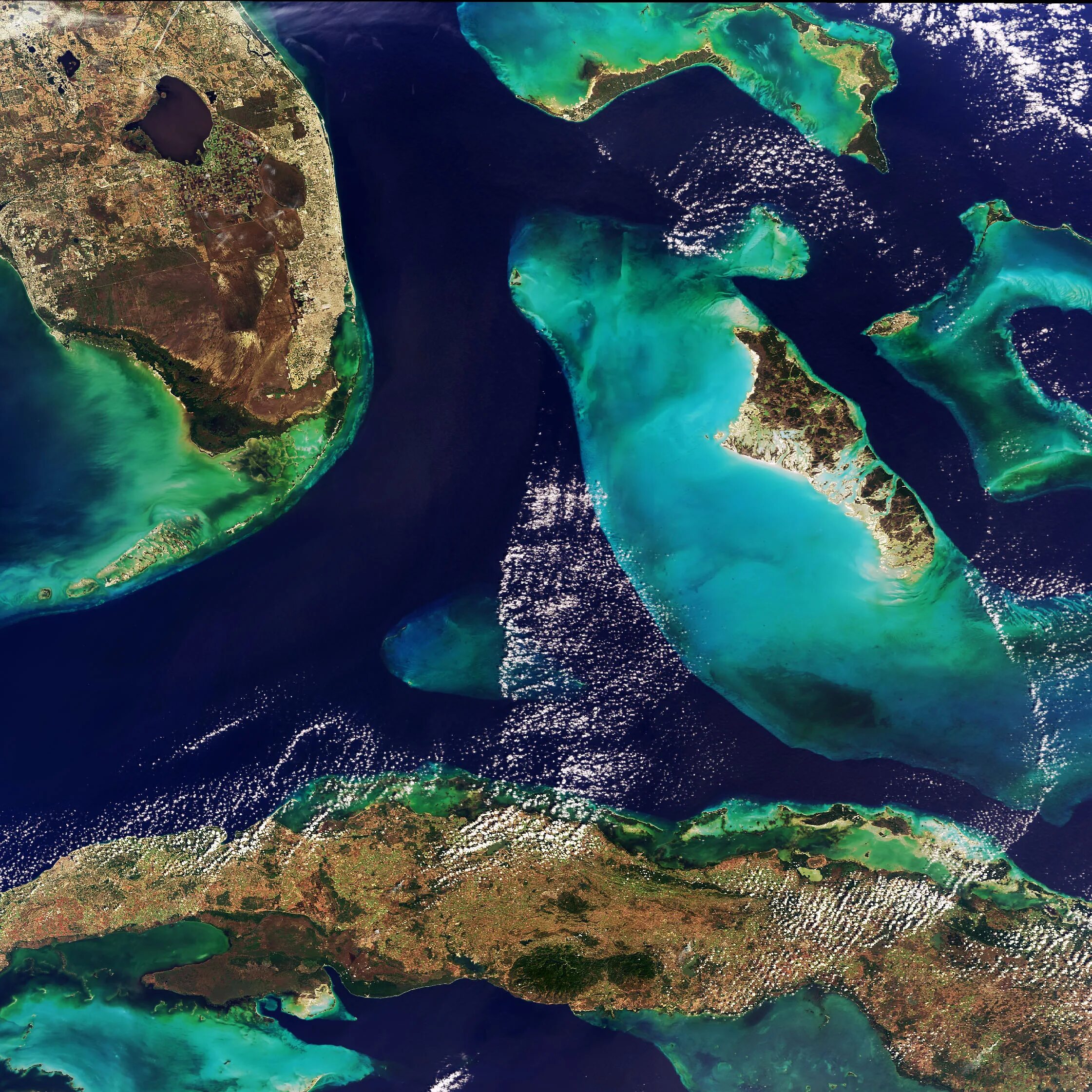 Большие острова атлантического океана. Атлантический океан Багамские острова. Багамские острова со спутника. Атлантический океан со спутника. Багамские острова из космоса.