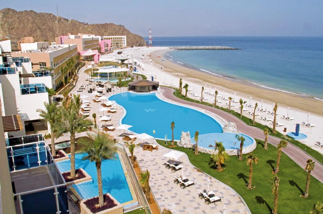 Фуджейра оаэ в августе. Отель radisson blu resort fujairah 5. рэдиссон блю оаэ фуджейра. рэдиссон блю фуджейра 5. the radisson blu resort fujairah 5 оаэ фуджейра.