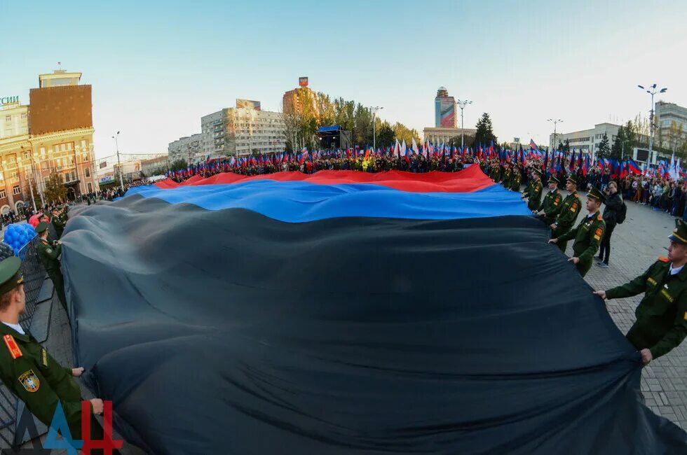 С днем республики днр открытки. День флага днр 2021. День государственного флага днр. День флага днр. День государственного флага донецкой народной республики.