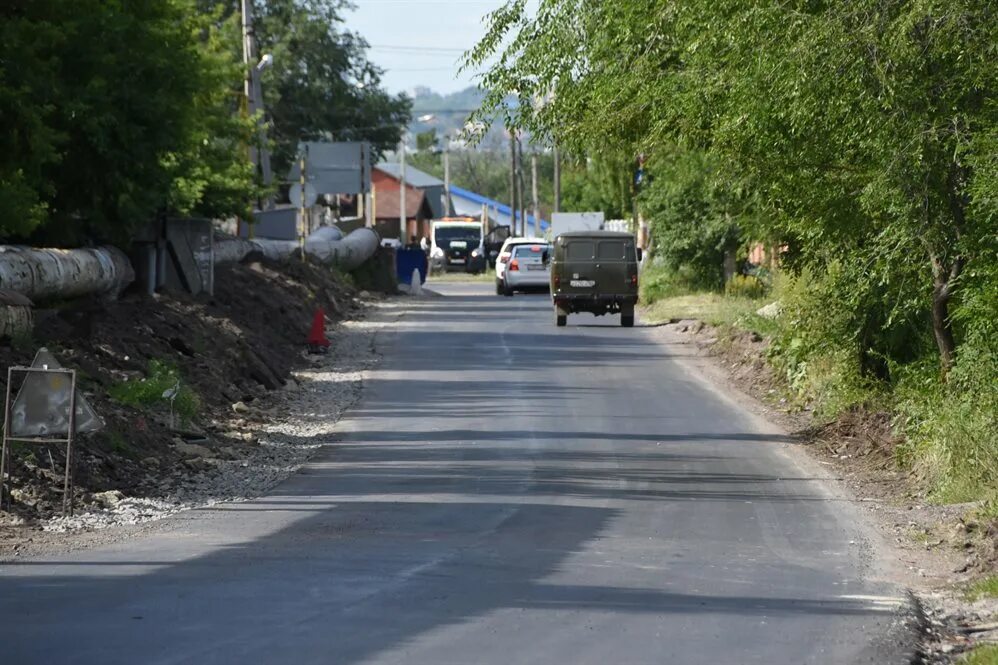 Дороги в городе. Российские дороги. Тротуар. Тротуар у дороги.