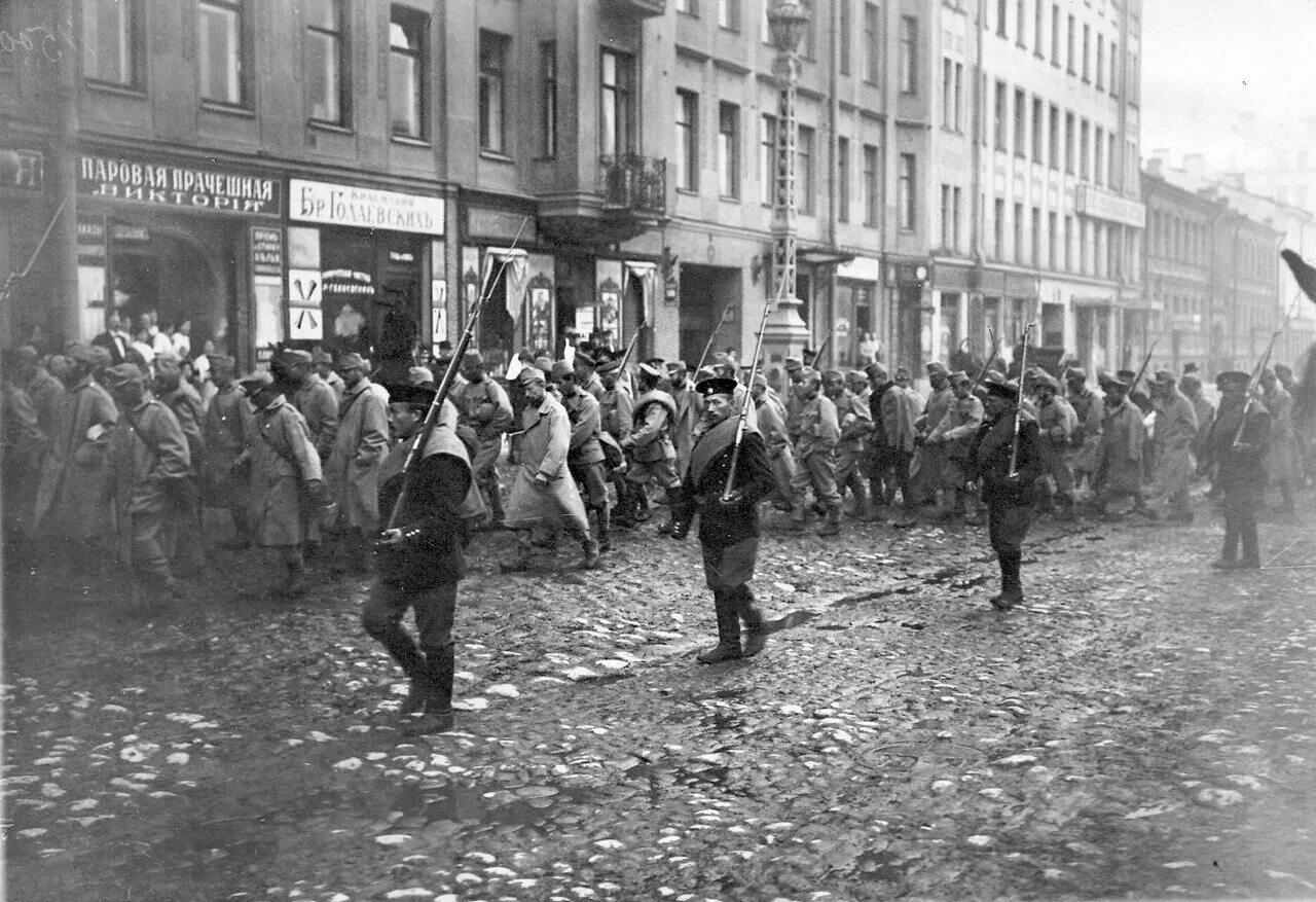 Немецкие военнопленные в омске. Пленные австрияки 1915 москва. Колонна военнопленных. Пленные австрийцы первая мировая. Пленные австрияки 1915 москва.