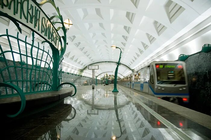 московский метрополитен станция славянский бульвар.