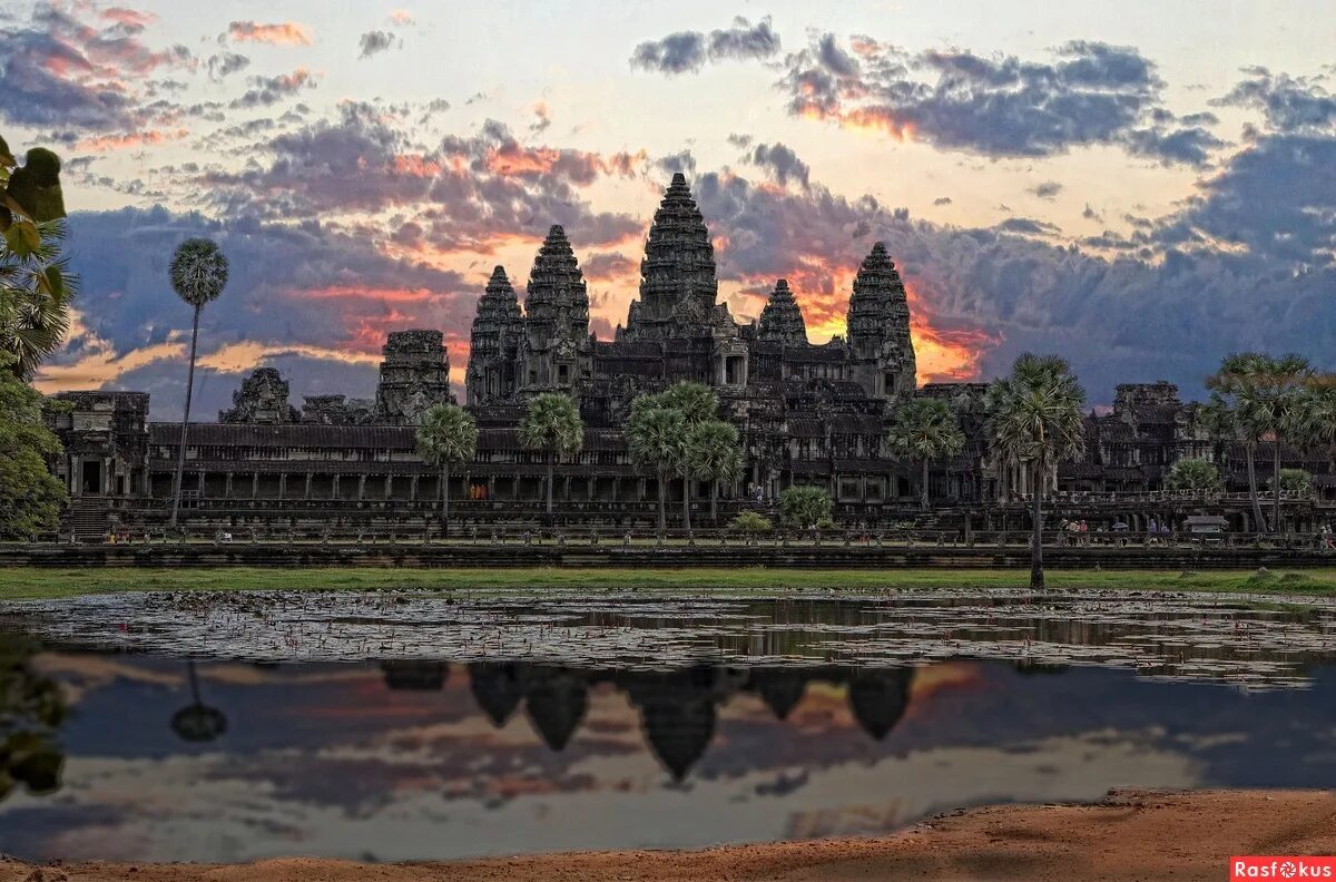самый большой храм в мире ангкор-ват. камбоджа храм ангкор. гигантский храмовый комплекс ангкор-ват, камбоджа. храмы камбоджи анкорват. камбоджа храмовый комплекс ангкор.