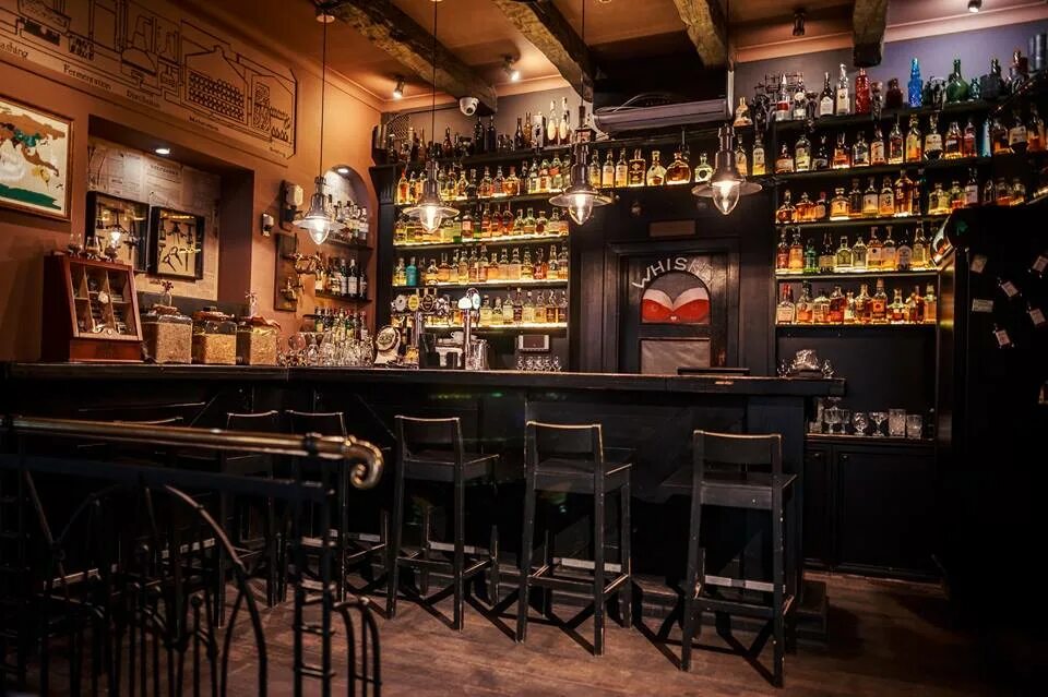 Dow Jones Bar Barcelona: Travellers rave about 'best bar ever' that changes drin