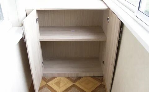Полки в шкафу на балконе