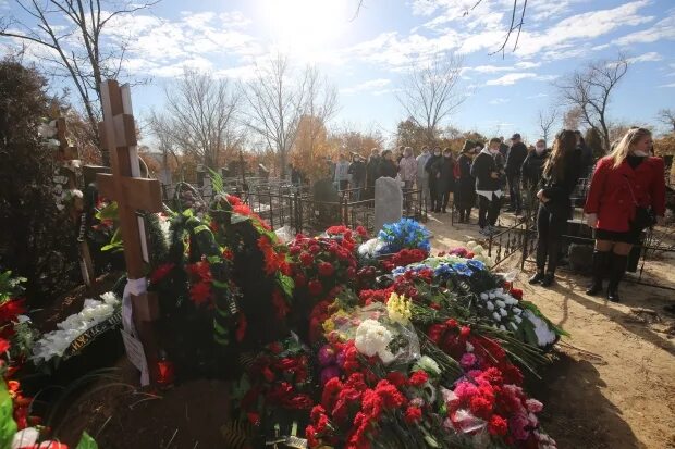 Похороненные в волгограде. Селезневское кладбище Волгоград похороны. Похороны Нагина Волгоград. Похороны Геннадия торбушина город Волгоград.