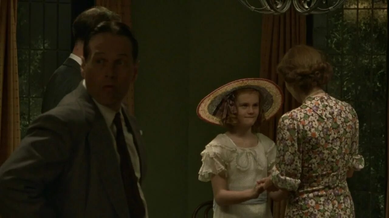 Сериал милдред пирс 1 серия. Милдред пирс 1. Милдред пирс сериал. Милдред пирс (mildred pierce), 2011. Милдред пирс 3 серия.